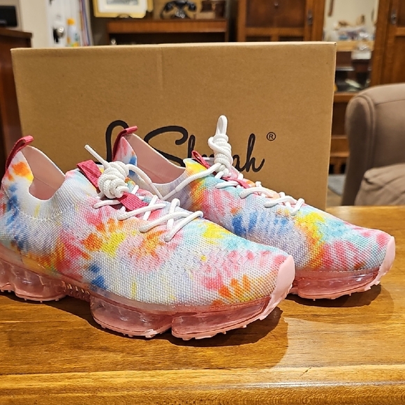 👟LA SHEELAH Multi-Color Sneakers_SIze 8 - New in Box!! - Picture 1 of 8